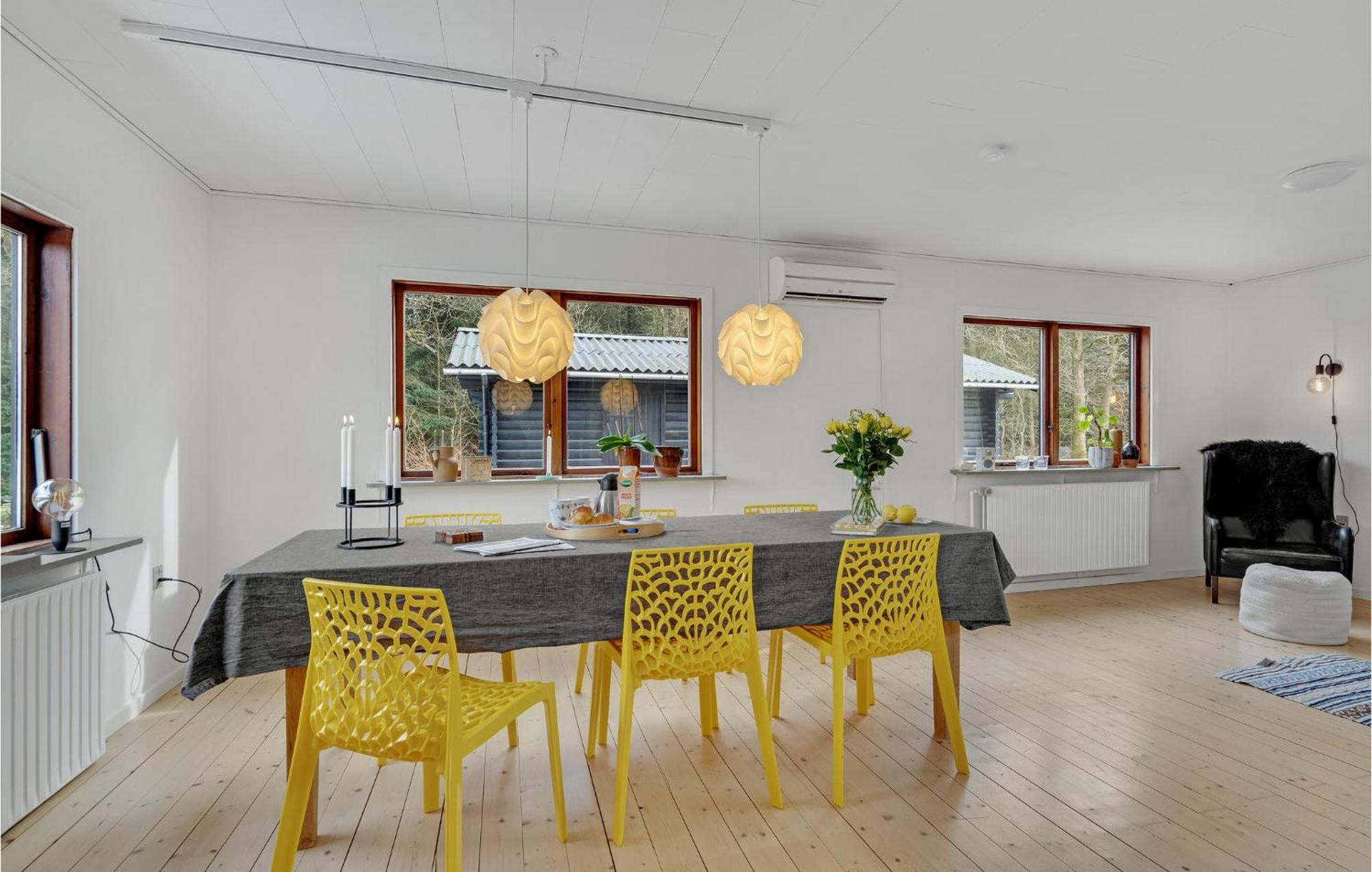 Holiday home Lovely In With Kitchen Randbol