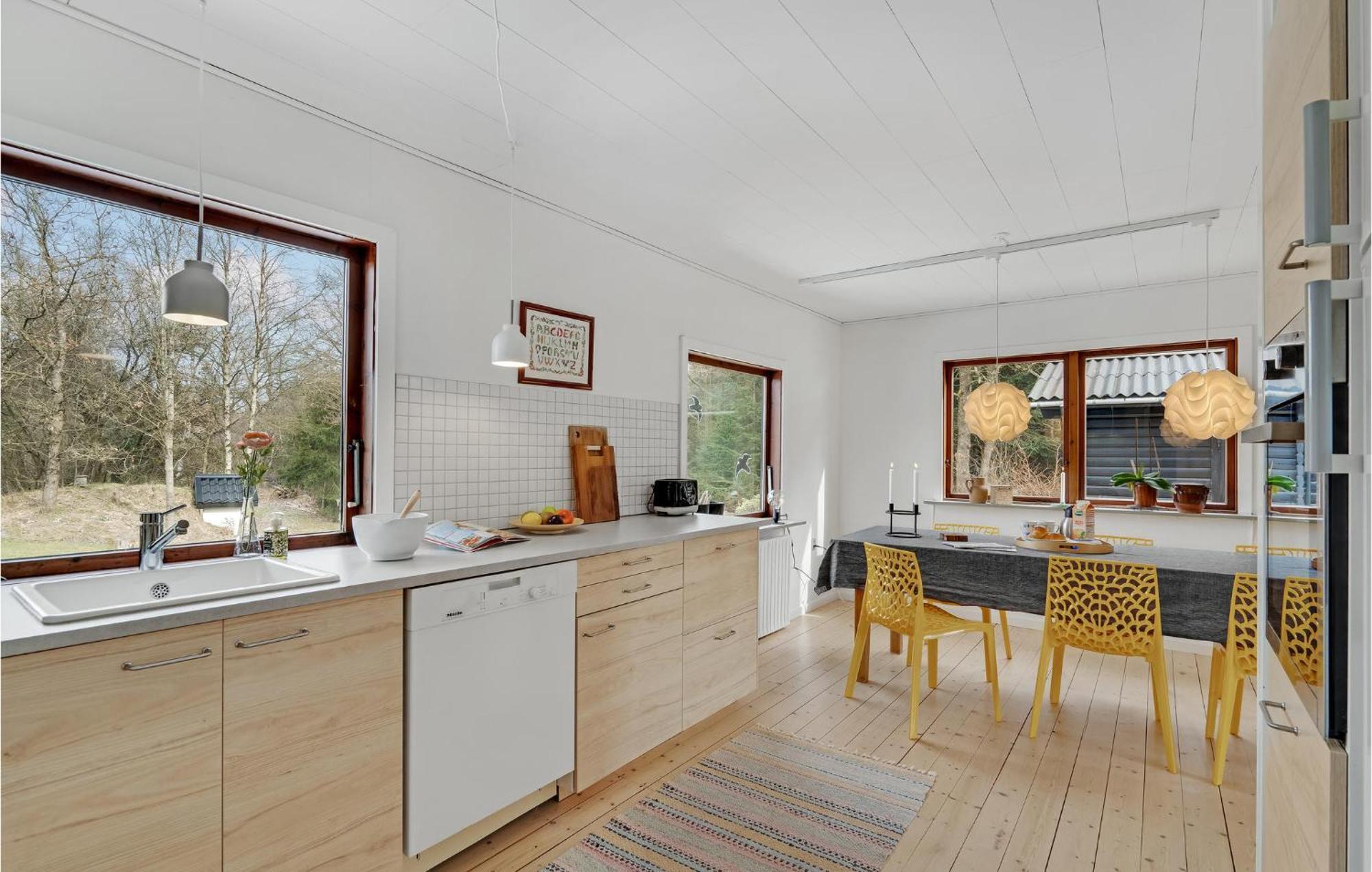 Holiday home Lovely In With Kitchen