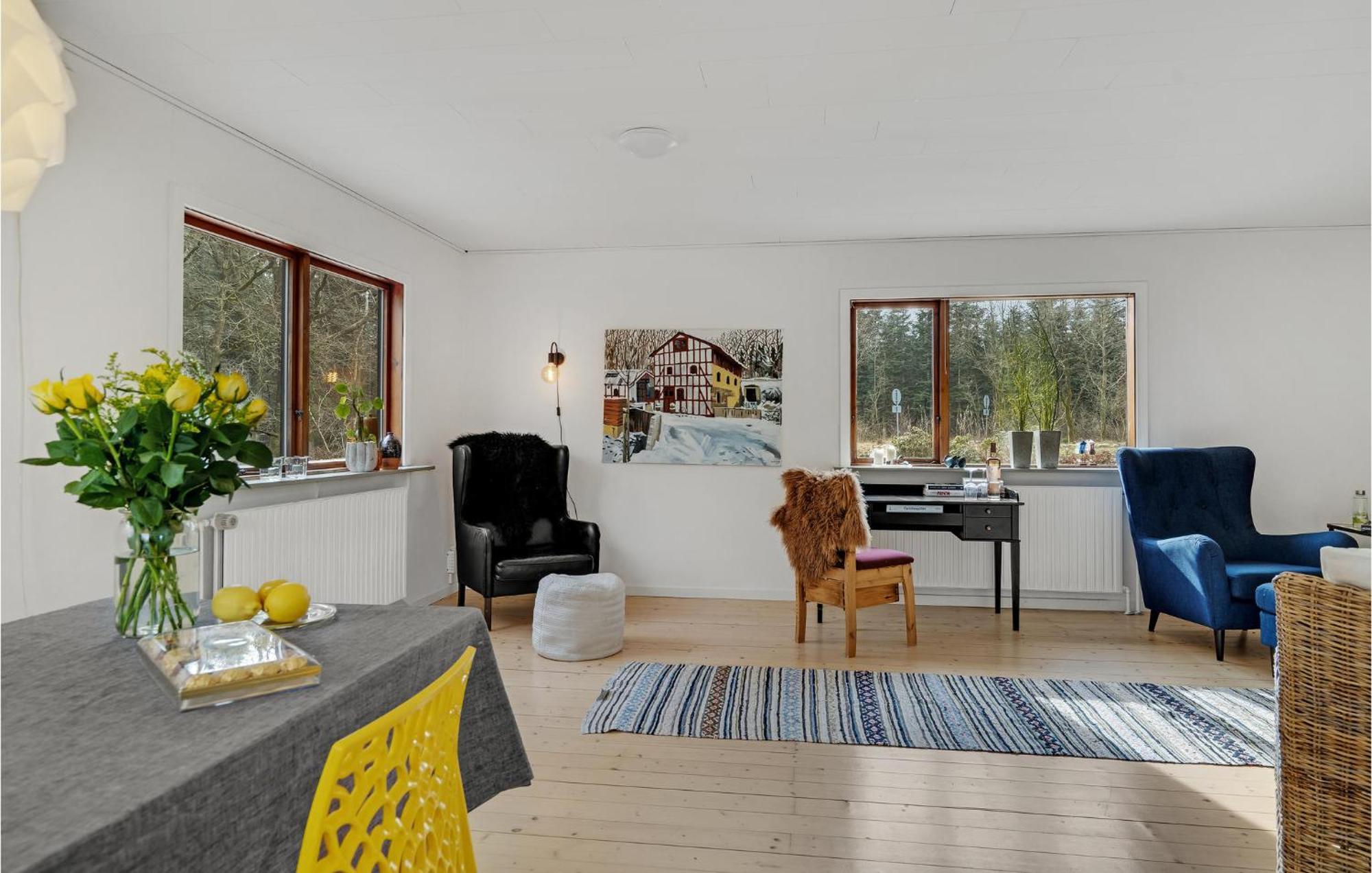 Holiday home Lovely In With Kitchen