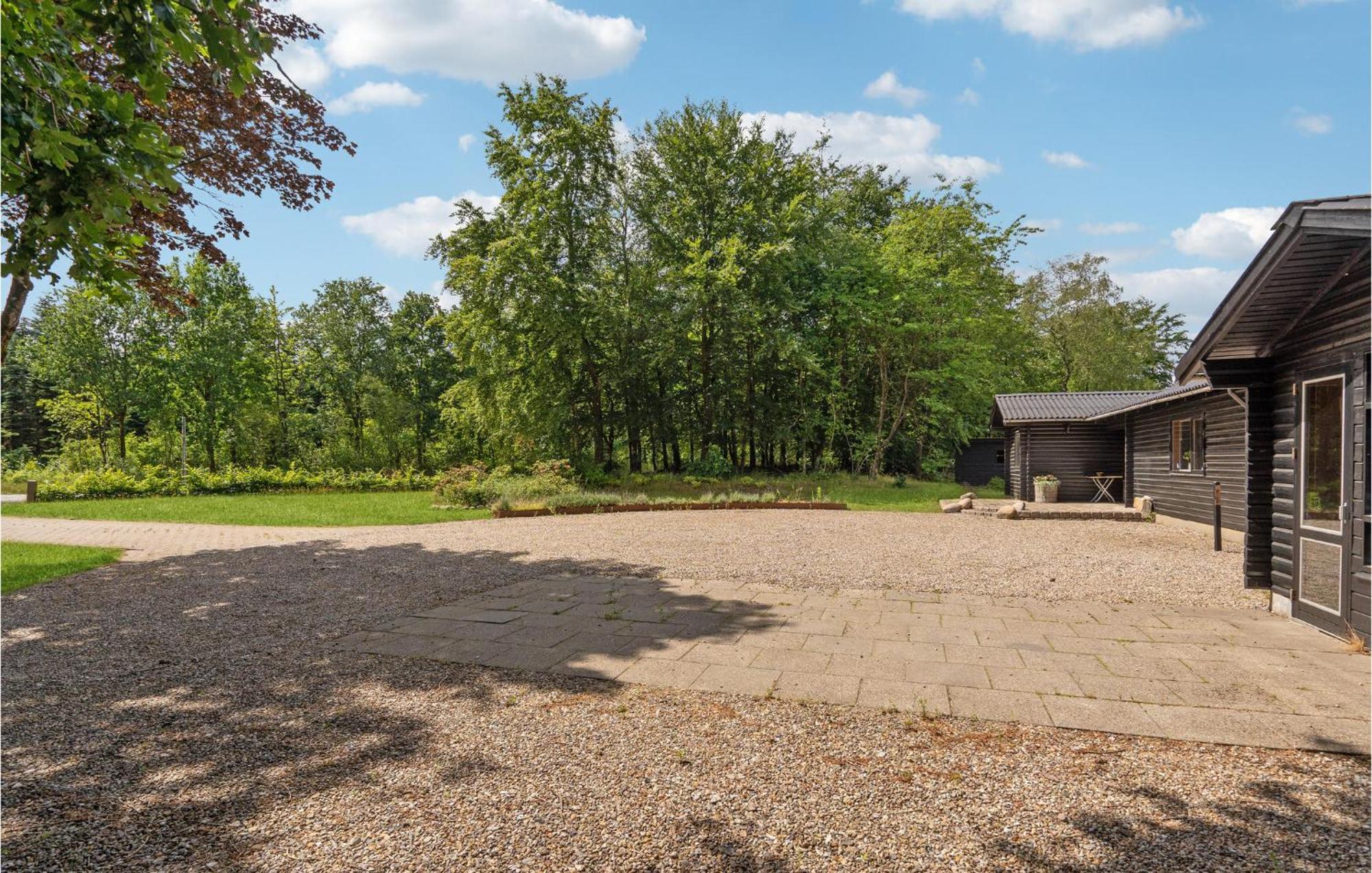 Lovely In With Kitchen Holiday home